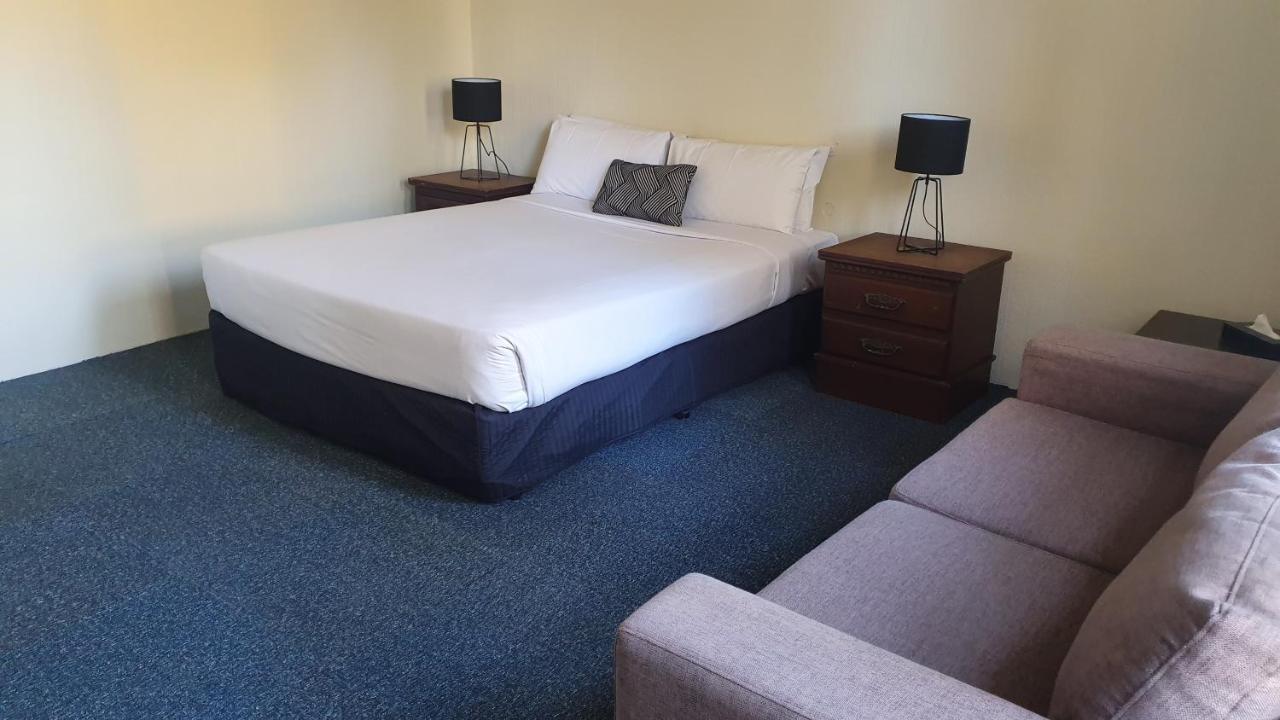 Hotel Cavalier Wantirna South Экстерьер фото