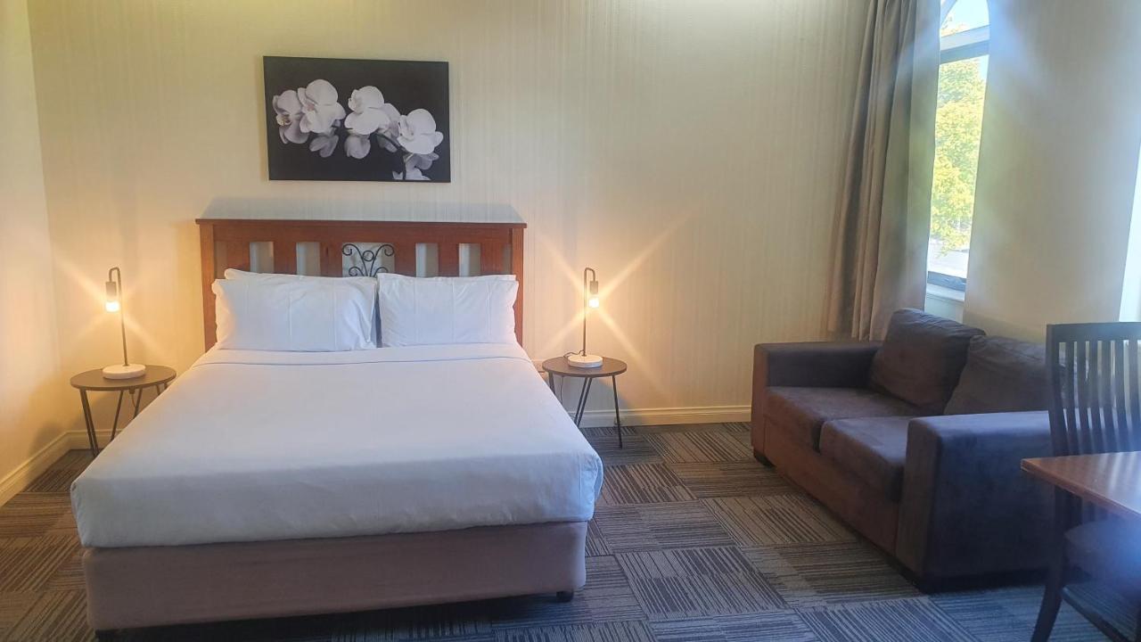 Hotel Cavalier Wantirna South Экстерьер фото