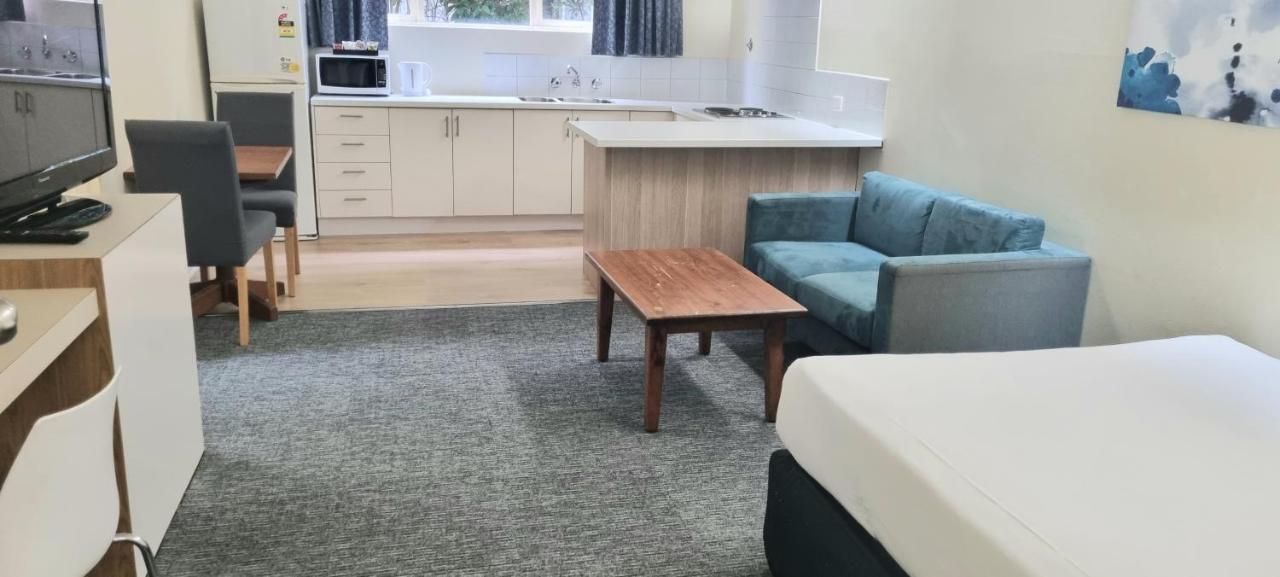 Hotel Cavalier Wantirna South Экстерьер фото