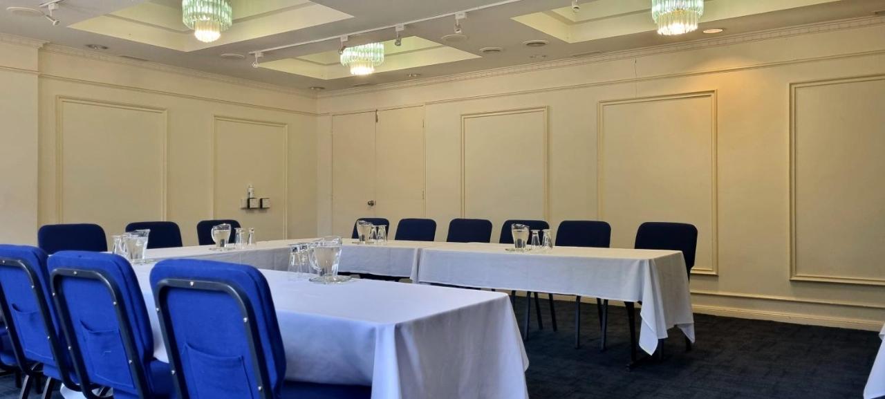 Hotel Cavalier Wantirna South Экстерьер фото