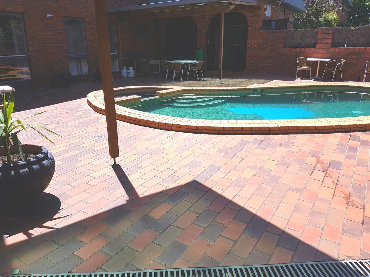Hotel Cavalier Wantirna South Экстерьер фото
