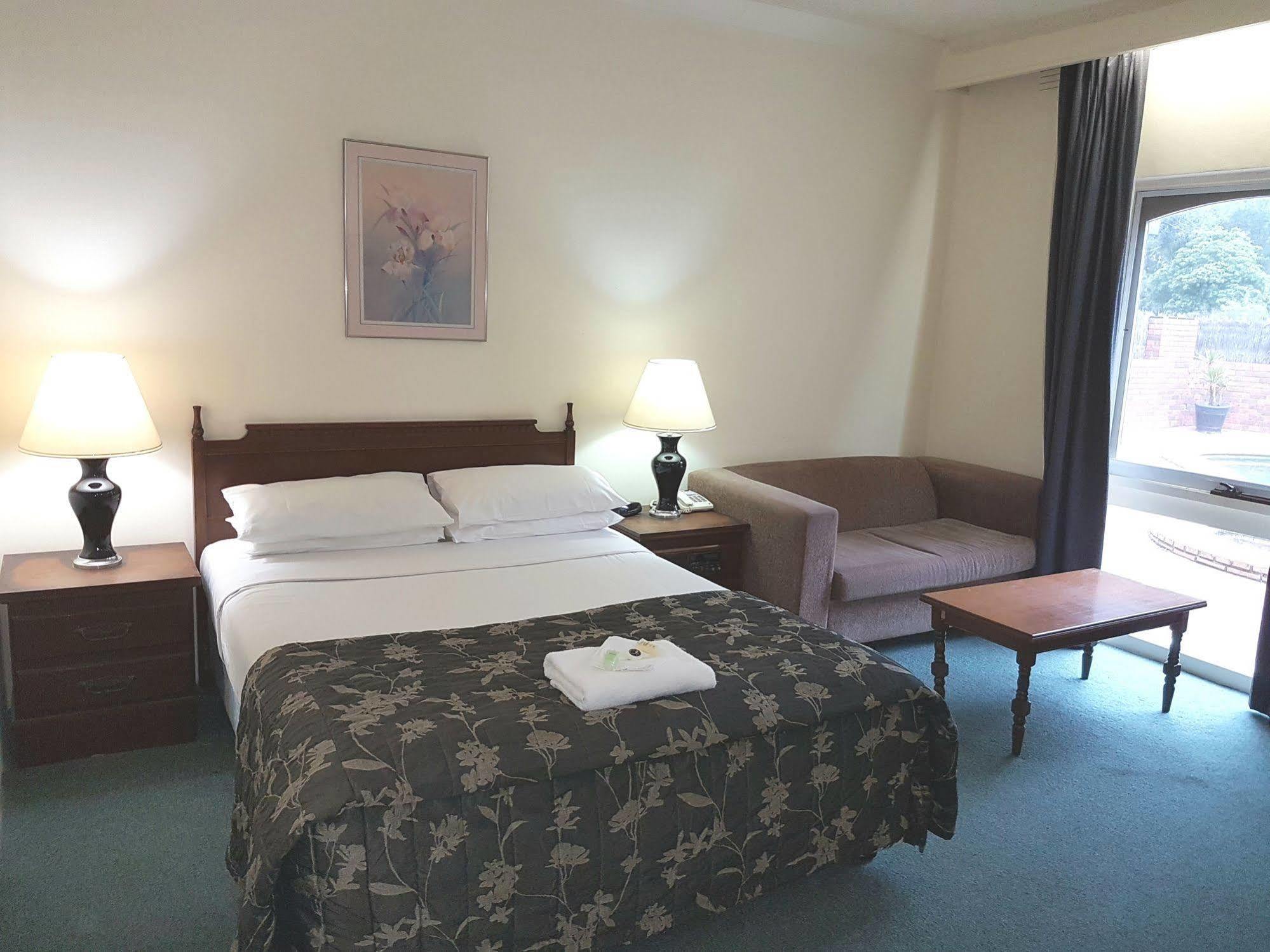 Hotel Cavalier Wantirna South Экстерьер фото