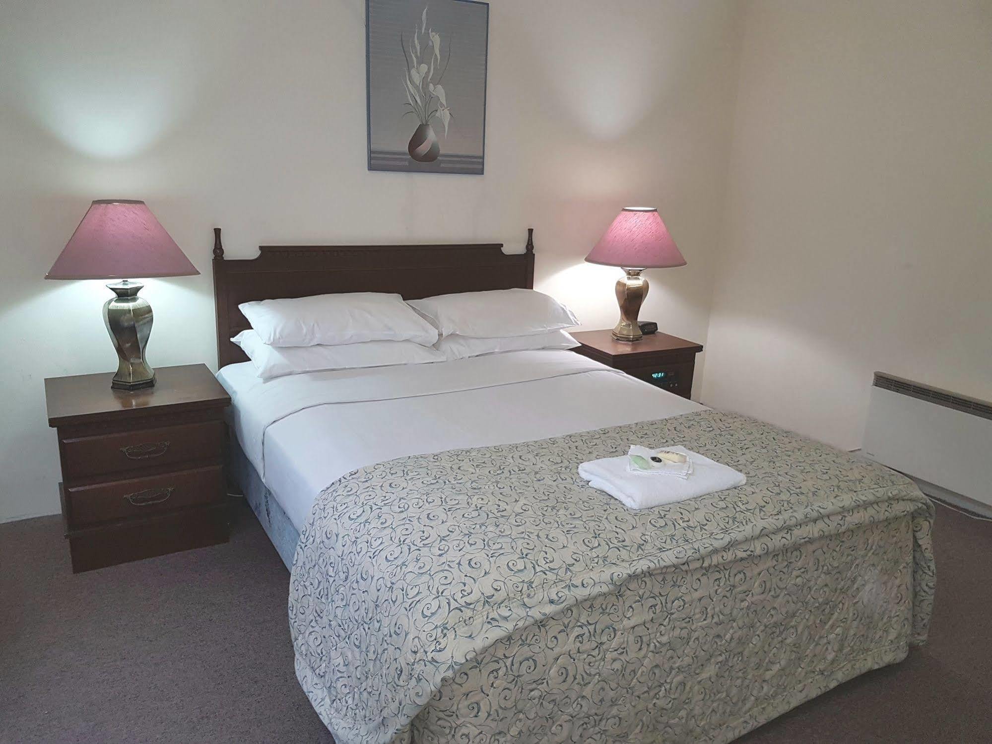 Hotel Cavalier Wantirna South Экстерьер фото