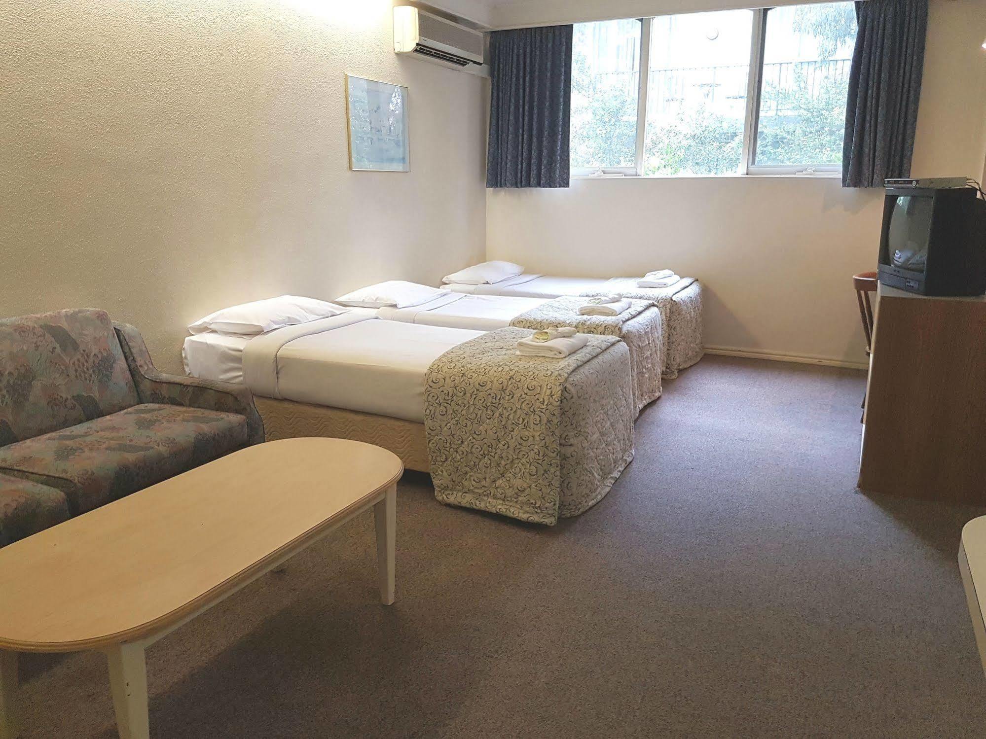 Hotel Cavalier Wantirna South Экстерьер фото